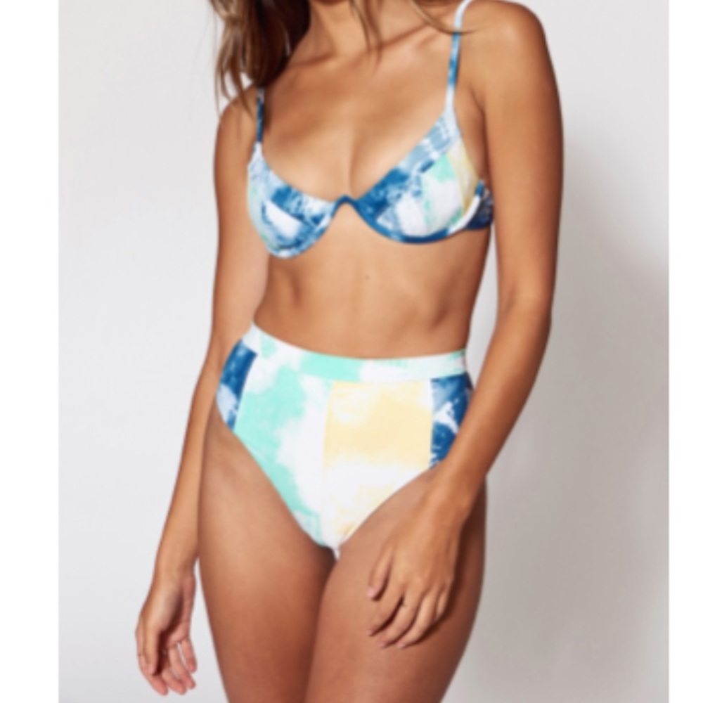 NWT Red Carter Underwire Ivy Top Coast Pattern